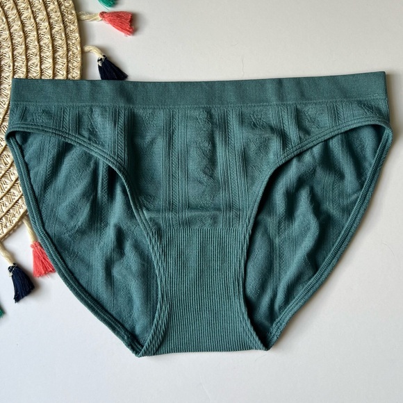 Victoria's Secret Seamless Pointelle Hiphugger Panty French Sage Small NEW - Picture 1 of 3